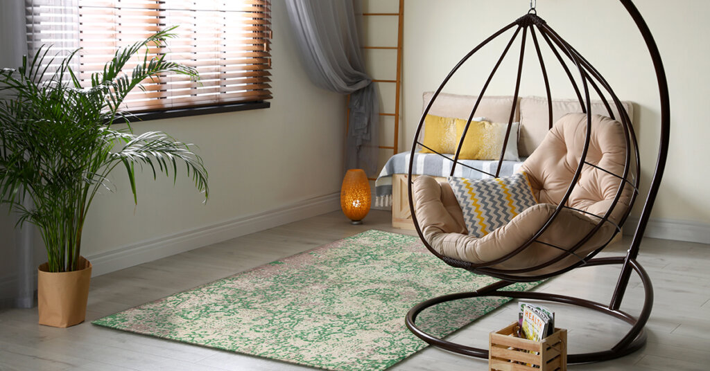 2.Use light colored rugs to reflect light. Use light-colored rugs to reflect light.